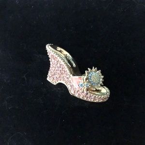 St. John Wedge Shoe Pin